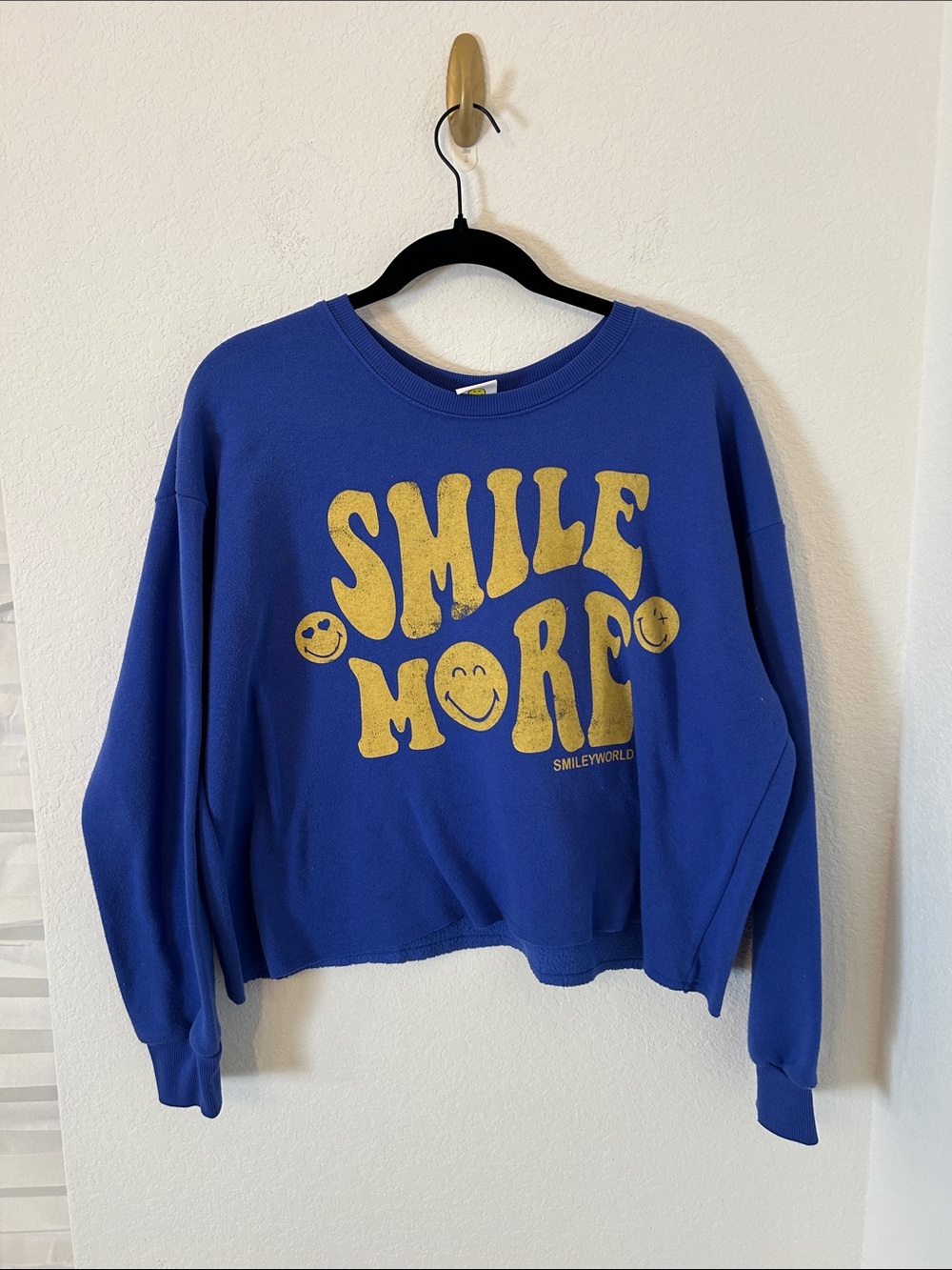 SmileyWorld Blue 'Smile More' Crewneck Sweatshirt oversized size medium